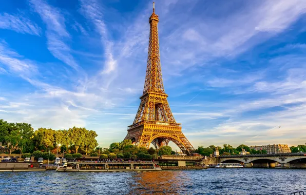 Лето, Эйфелева башня, Париж.