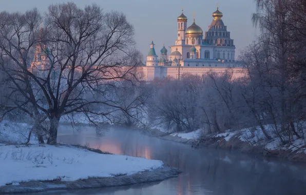Картинка зима, снег, деревья, река, собор, храм, Россия, монастырь