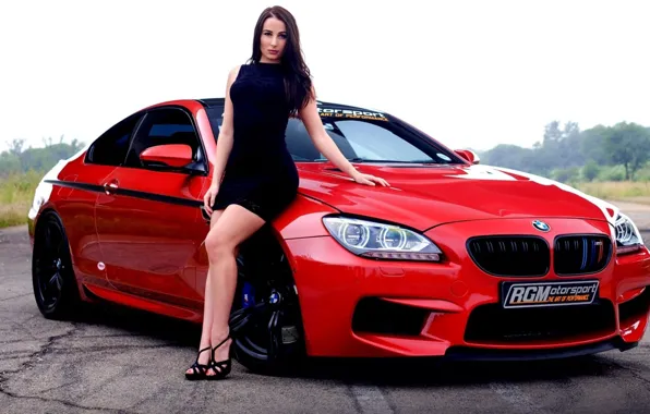 Взгляд, Девушки, BMW, красный авто, красивая брюнетка, опёрлась на машину, Christiane Romicke