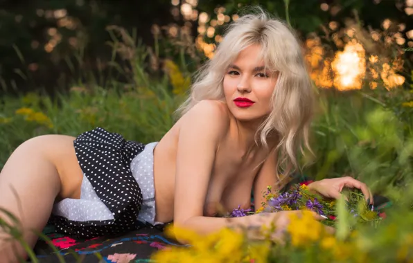 Nature, nipples, boobs, flowers, blond, erotic, red lips, blanket