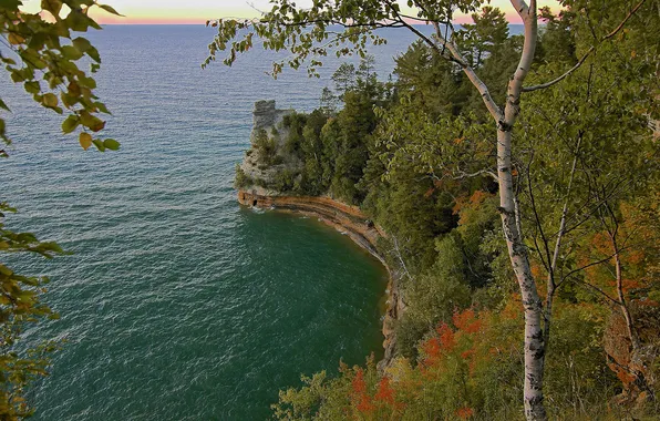 Картинка осень, небо, деревья, скала, озеро