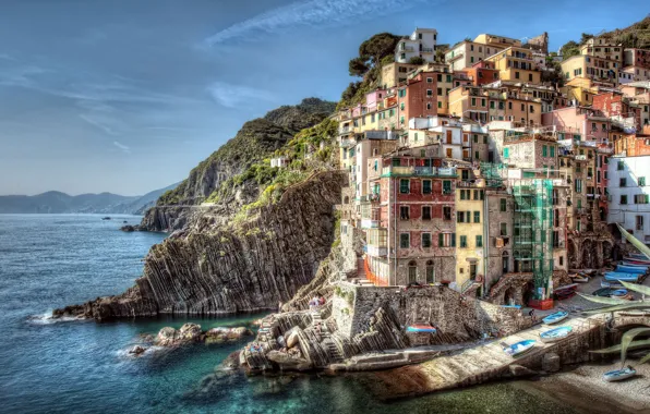 Картинка море, пейзаж, скалы, побережье, здания, лодки, Италия, Italy