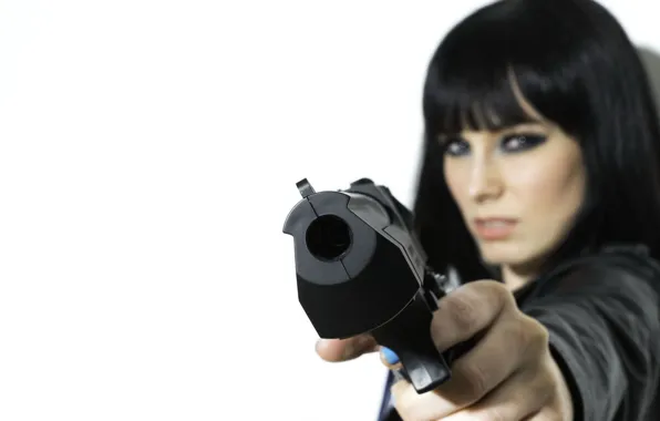 Картинка девушка, пистолет, ситуация