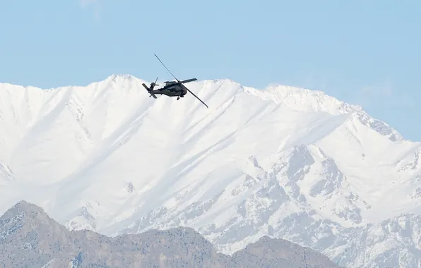 Картинка полет, горы, вертолёт, многоцелевой, UH-60, Black Hawk, «Чёрный ястреб»