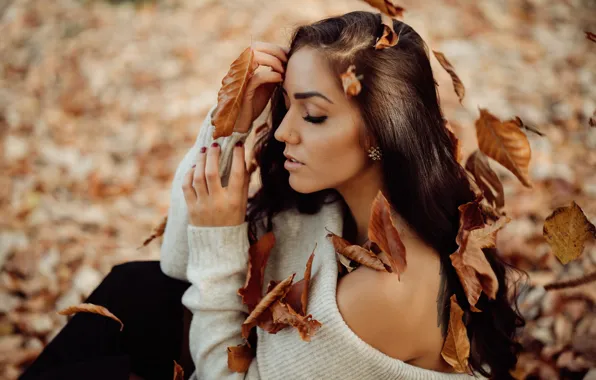Осень, листья, девушка, лицо, поза, настроение, волосы, руки