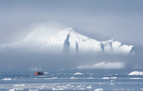 Айсберг, льдины, судно