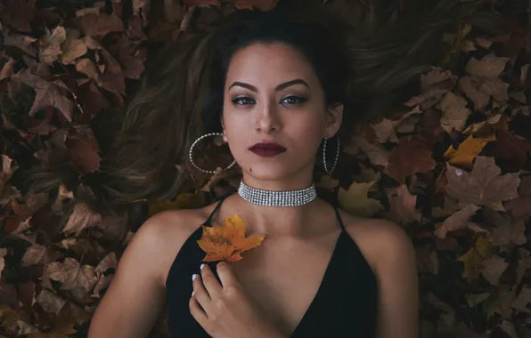 Взгляд, украшения, листва, вид сверху, look, beautiful woman, foliage, jewelry