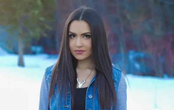 Зима, взгляд, медальон, girl, стоит, face, Shannon Baker