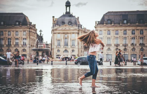 Картинка вода, девушка, город, настроение, Франция, Бордо, Площадь-фонтан Водное Зеркало, Биржевая площадь