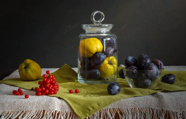 Банка, фрукты, натюрморт, айва, слива, калина