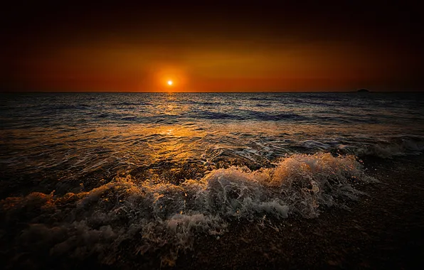 Картинка море, солнце, закат, берег, прибой, зарево