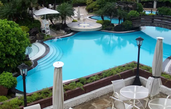Обои деревья, мост, камни, бассейн, кресла, pool, столики, фонари ...