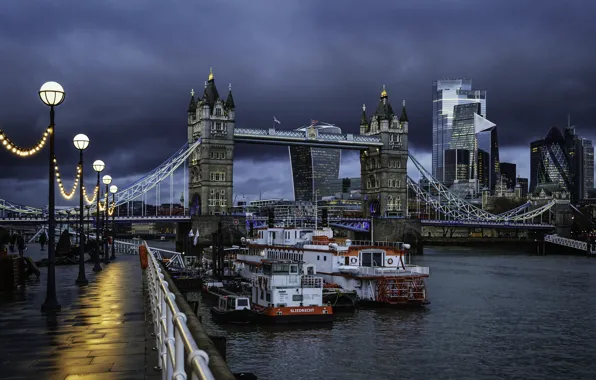 Картинка тучи, город, река, Англия, Лондон, здания, фонари, Великобритания