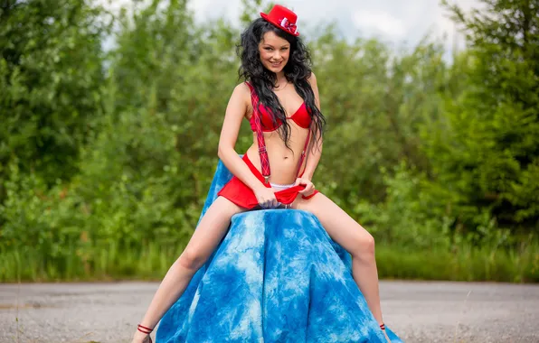 Грудь, улыбка, модель, брюнетка, шляпка, подтяжки, katie