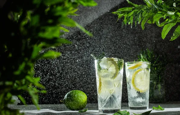 Листья, брызги, лёд, лайм, стаканы, напиток