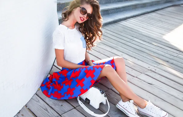 Картинка girl, model, pretty, skirt, sunglasses, sneakers, tanned