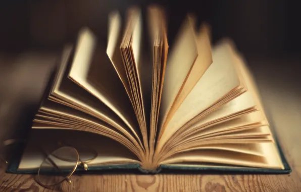Фон, очки, книга