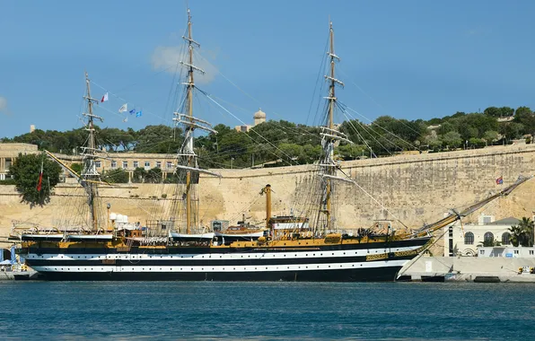 ВМС Италии, Amerigo Vespucci, учебный парусник