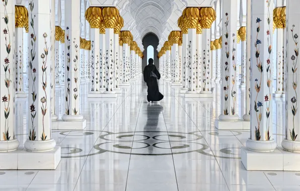 Картинка отражение, фигура, колонны, в чёрном, Golden walk