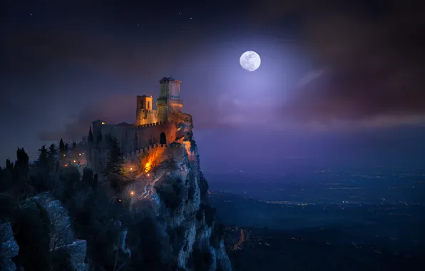 Картинка свет, ночь, луна, башня, крепость, Сан-Марино, гора Монте-Титано, Гуаита
