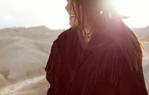 Девушка, улыбка, брюнетка