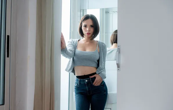 Картинка girl, model, jeans, brunette, t-shirt