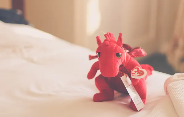 Красный, дракон, игрушки, кровать