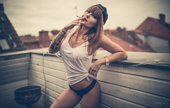 Крыша, девушка, поза, трусики, часы, майка, фигура, тату