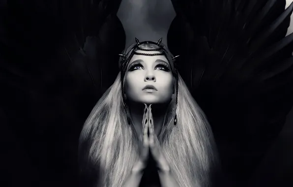 Картинка девушка, лицо, волосы, крылья, руки, черно-белое, монохромное, молится