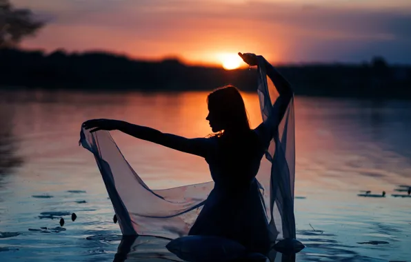 Картинка девушка, закат, силуэт, в воде, Сергей Кузичев