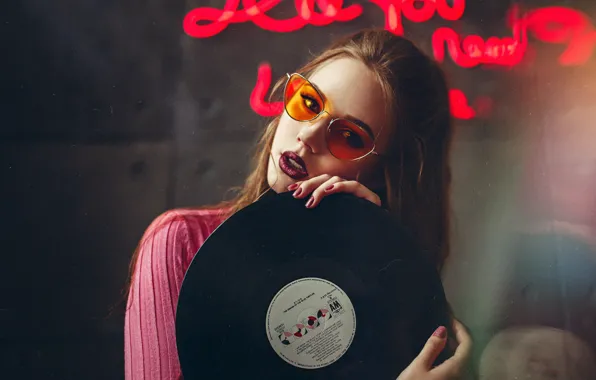 Картинка Девушка, очки, пластинка, Marietta Yushkova