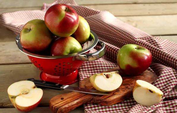 Яблоки, нож, посуда, доска, фрукты, нарезанные