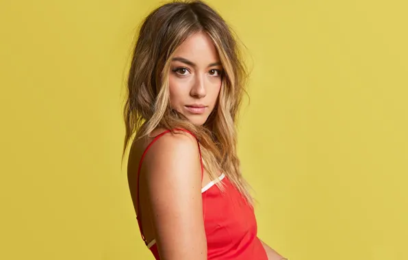 Взгляд, поза, фон, актриса, hair, Chloe Bennet, Хлоя Беннет