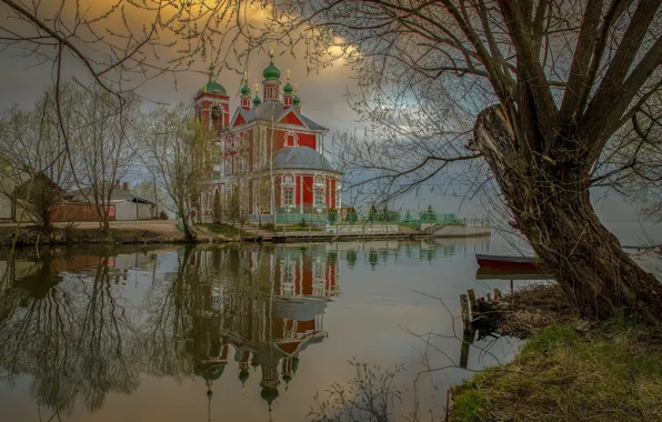 Деревья, река, весна, церковь, Гусева Елена