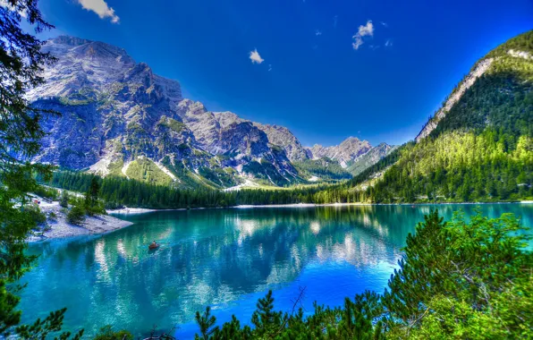 Небо, горы, озеро