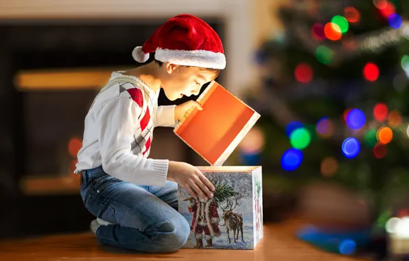 Картинка огни, праздник, коробка, подарок, новый год, мальчик, ёлка, ребёнок