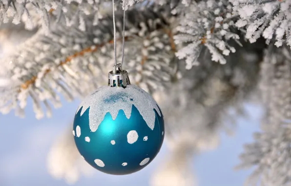 Снег, елка, новый год, рождество, ветка, шарик, украшение