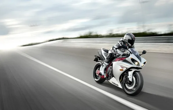 Картинка небо, разметка, обои, скорость, трасса, мотоцикл, wallpaper, Yamaha