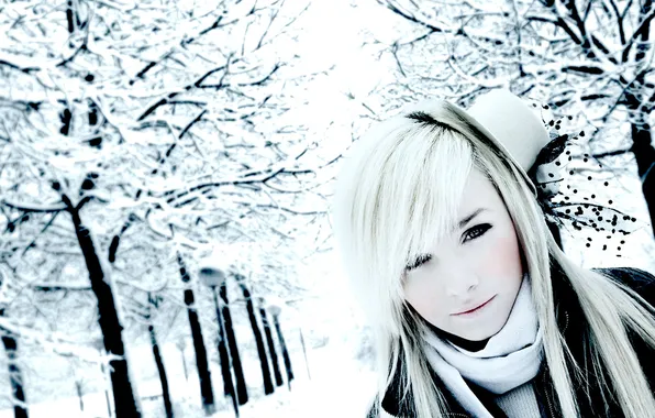 Картинка зима, взгляд, девушка, снег, деревья, улыбка, милая, улица