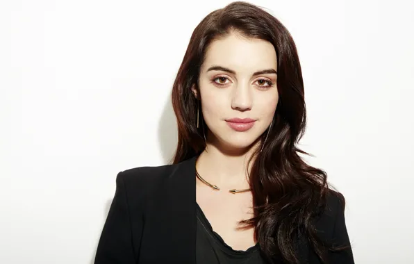Картинка портрет, брюнетка, Adelaide Kane
