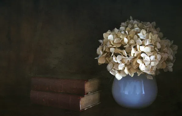 Картинка цветы, старина, книги, букет, ваза