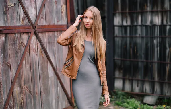 Картинка взгляд, девушка, лицо, фон, волосы, руки, платье, куртка