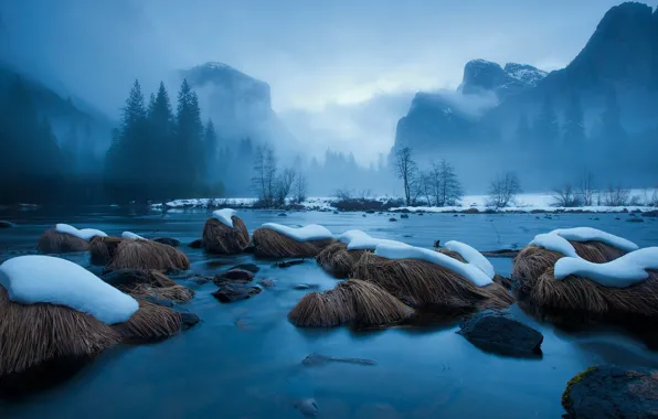 Картинка вода, снег, горы, туман, река, камни