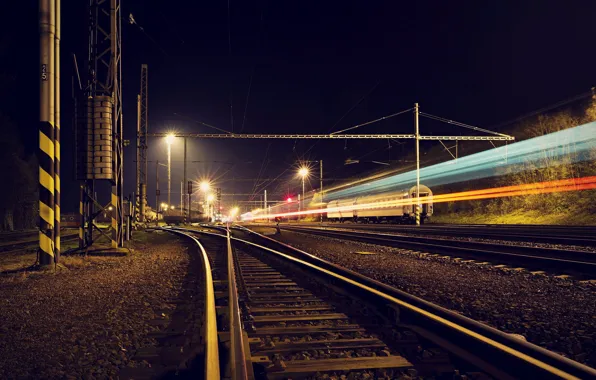 Картинка ночь, город, железная дорога
