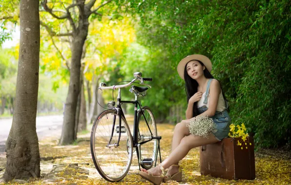Картинка девушка, велосипед, парк, чемодан, азиатка