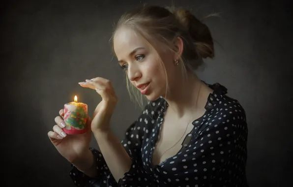 Картинка девушка, улыбка, свеча, Илья Филимошин