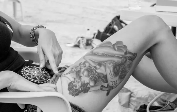 Картинка legs, tattoo, black and white, female