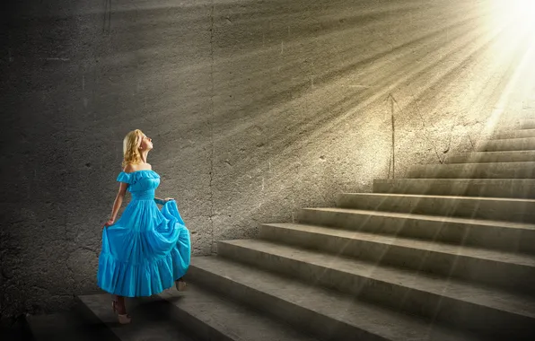 Девушка, блондинка, лестница, профиль, голубое платье, поднимается