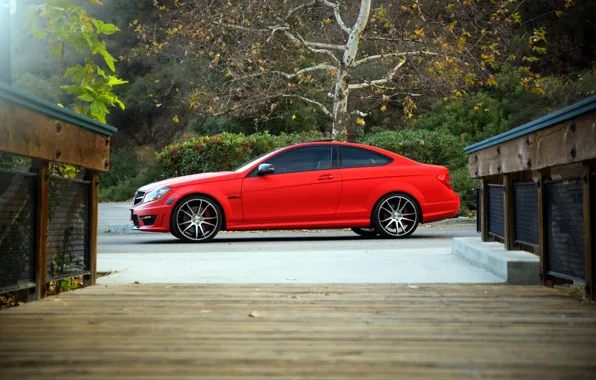 Картинка red, wheels, side, Mercedes Benz, AMG, C63