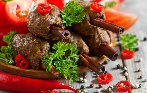 Зелень, корица, помидоры, мясное блюдо, перец острый, перец горошком